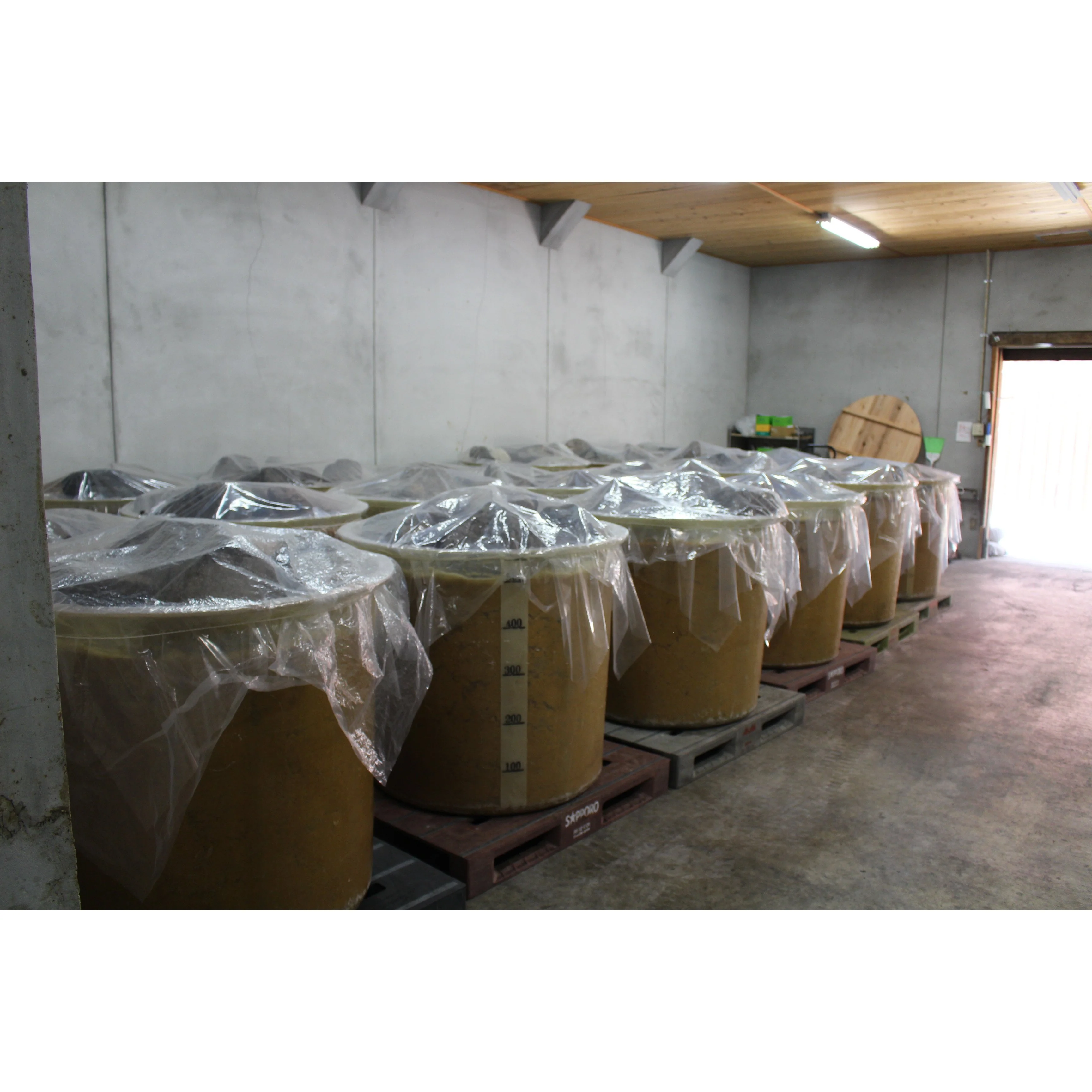 Adachi Jozo Aged Aka Miso Naturally Fermented Red Miso Paste 500g - Image 5