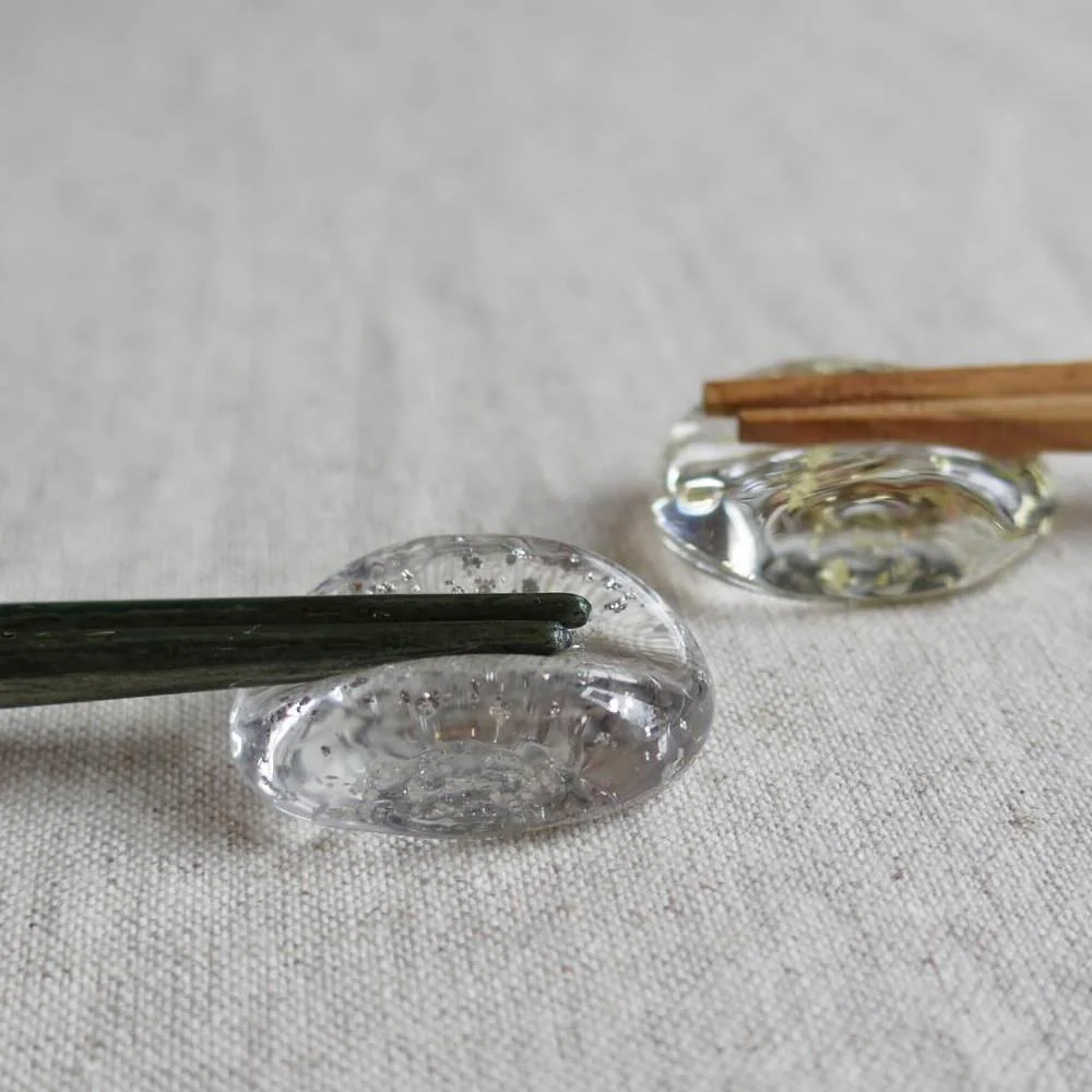 Aderia Handmade Glass & Platinum Foil Chopsticks Rest - Image 2