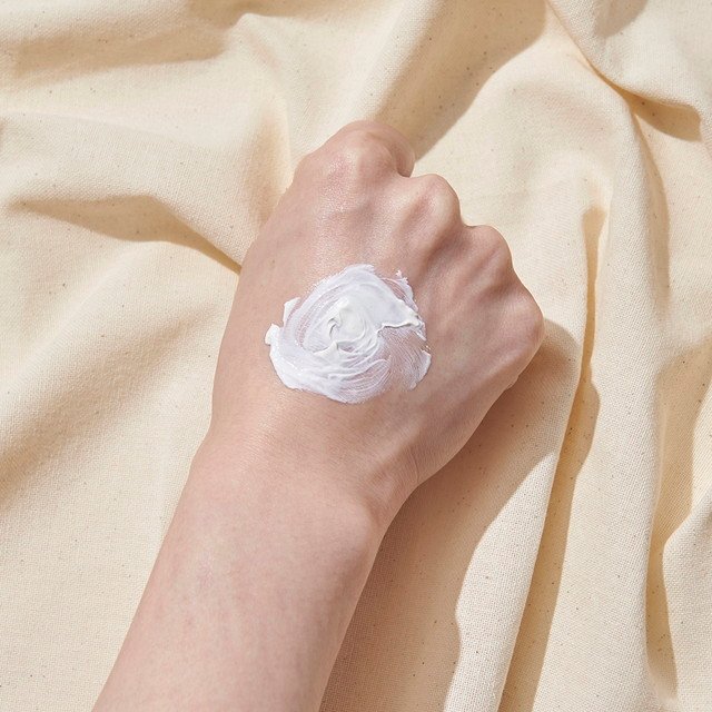 &be UV Milk Non-Chemical Moisturizing Mineral Sunscreen SPF 50+ 100g - Image 3