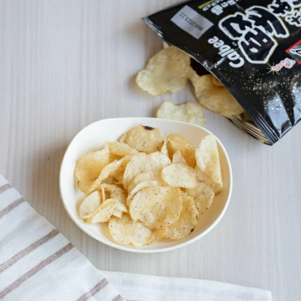 Calbee Kataage Crispy Black Pepper Potato Chips 65g (Box of 12 Bags) - Image 2