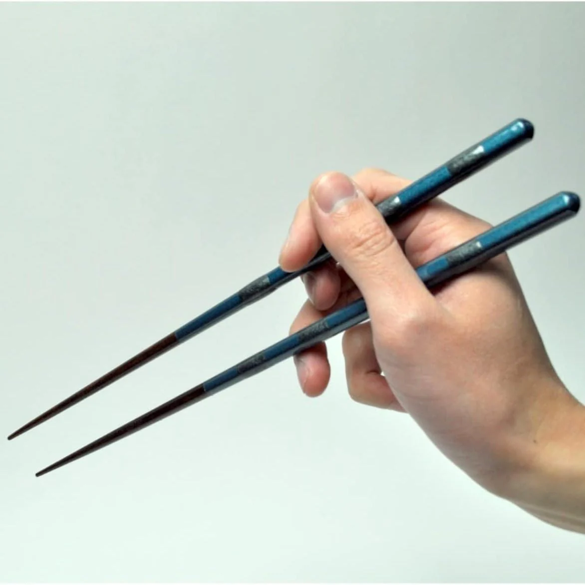 Aoba Dishwasher Safe Wooden Chopsticks Musou Blue 26cm - Image 3