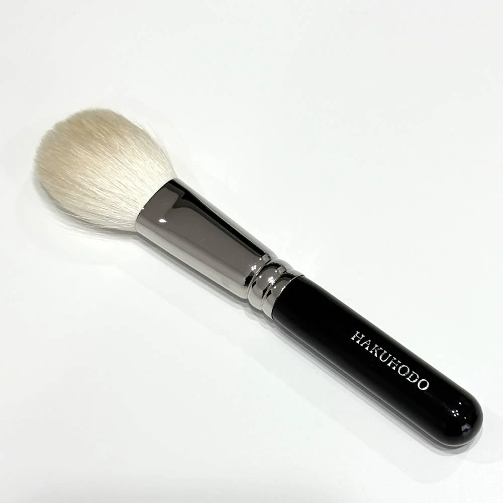 Hakuhodo Japanese Makeup Brush for Cheek Makeup J110 - Image 3
