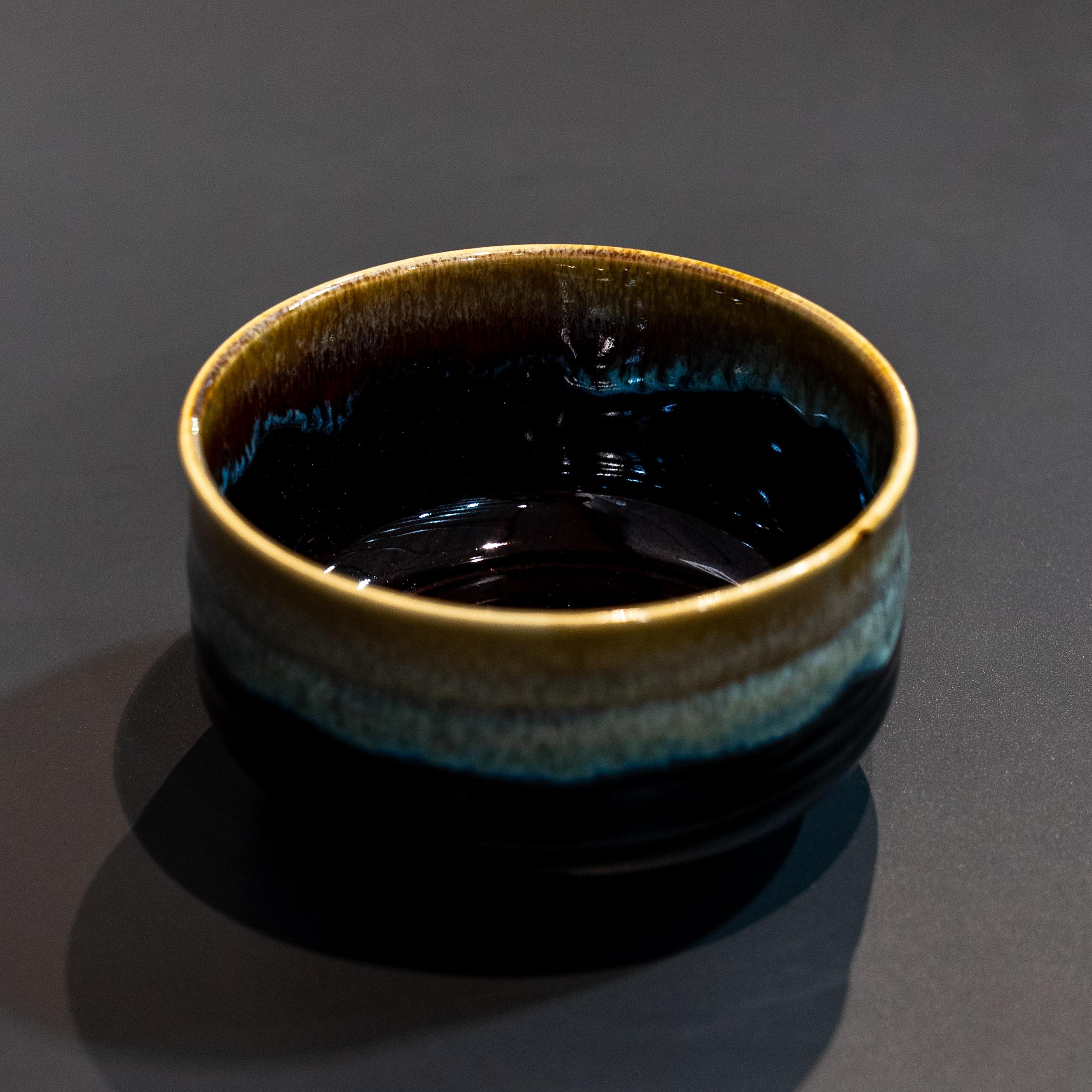 Hasami Porcelain Matchawan Lightweight Black & Brown Matcha Tea Bowl - Image 3