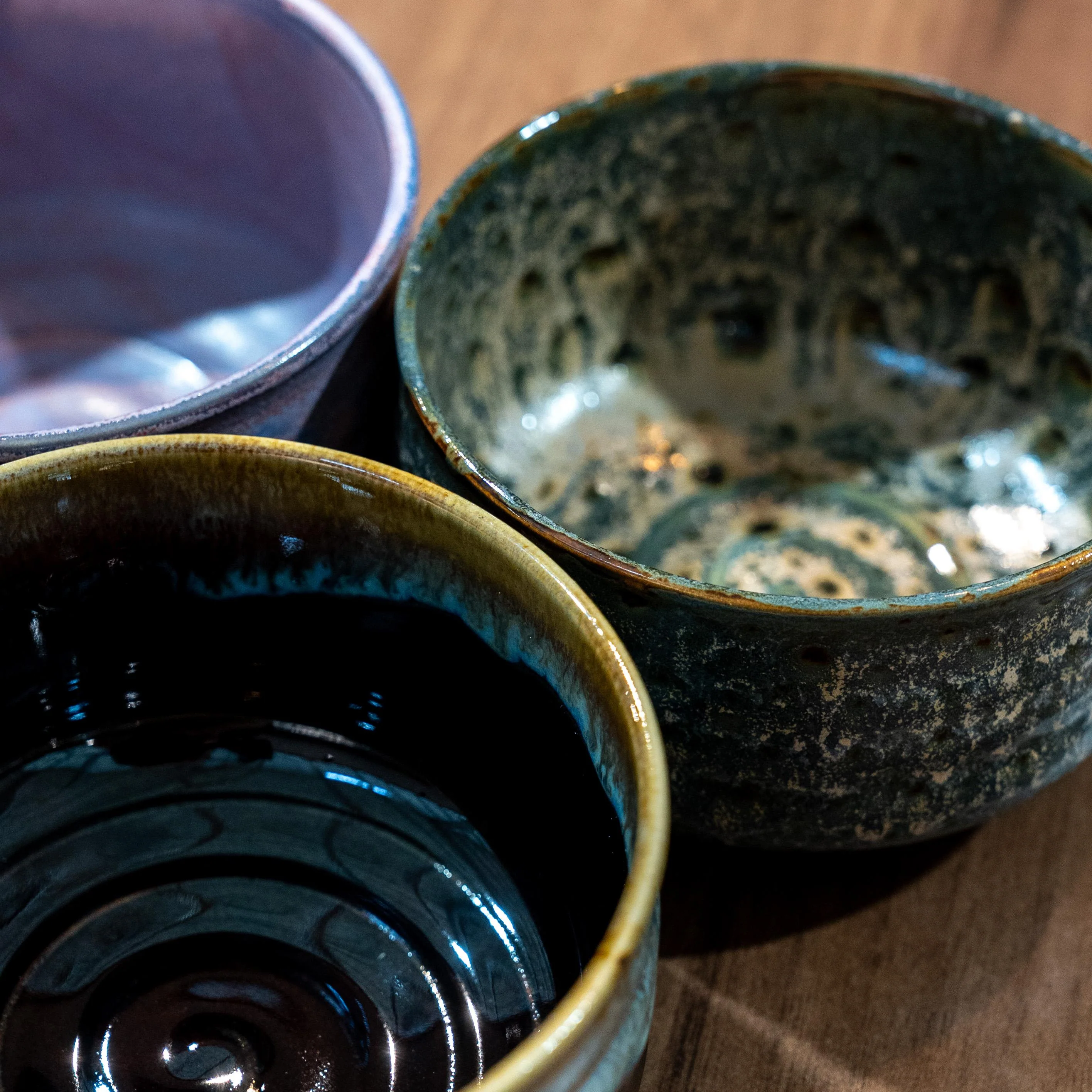 Hasami Porcelain Matchawan Lightweight Black & Brown Matcha Tea Bowl - Image 5