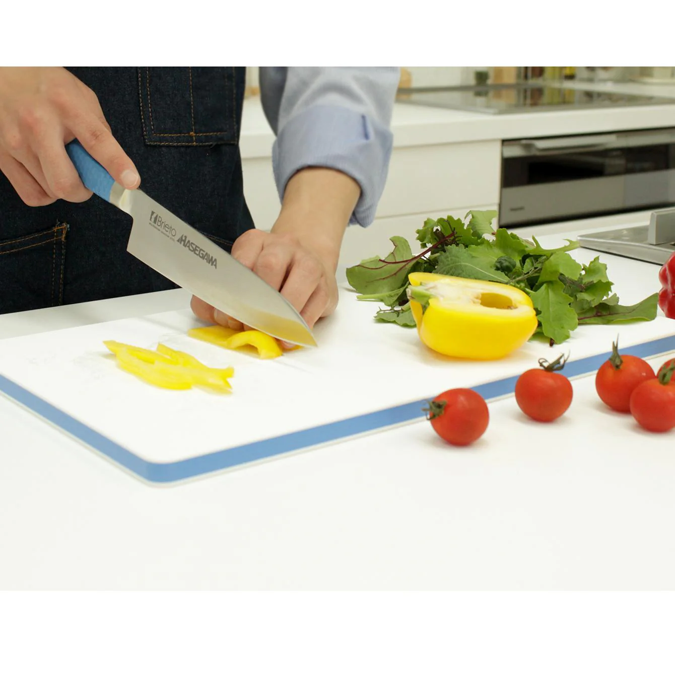 Hasegawa Antibacterial Lightweight Wood Core Cutting Board Karma Kun - Image 2