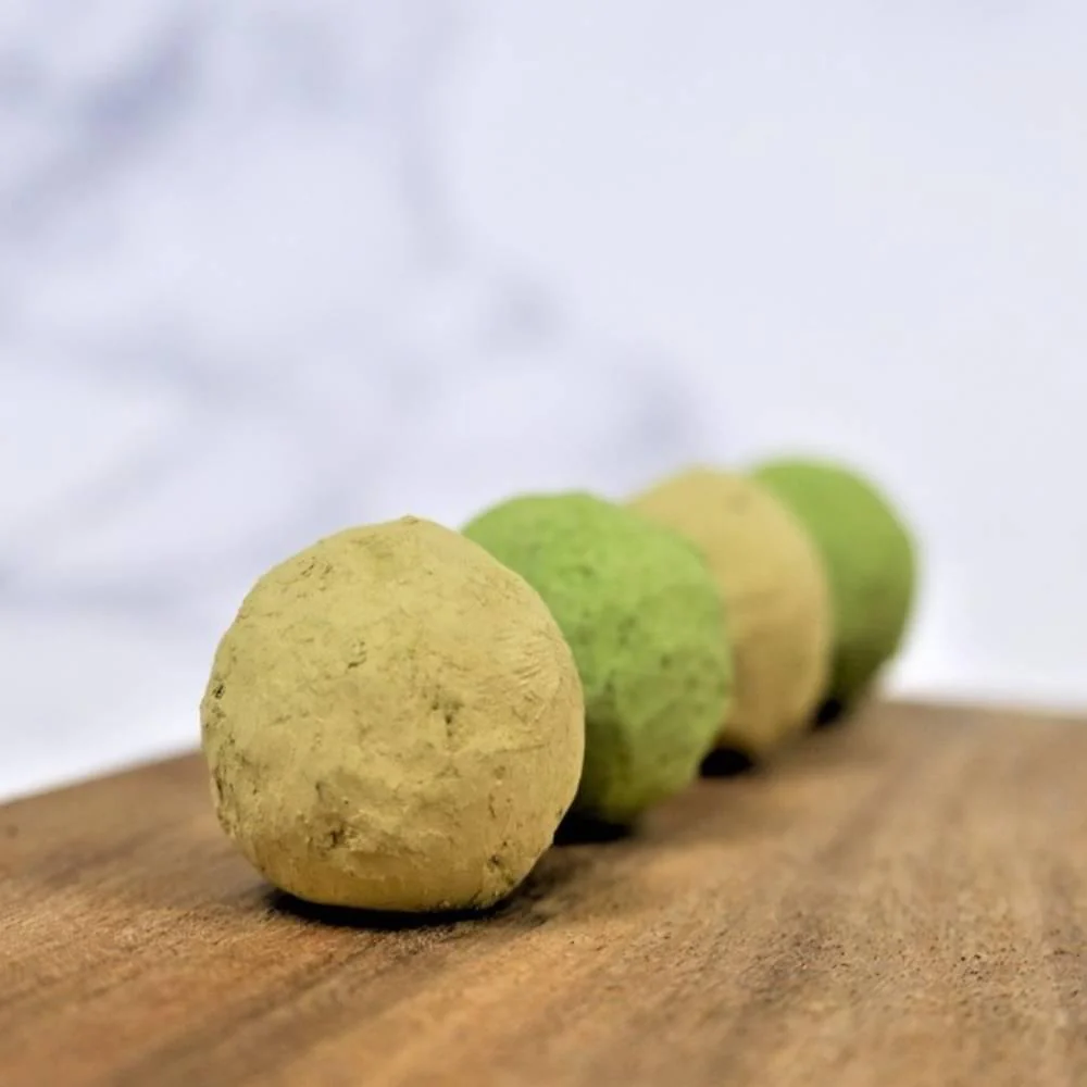 Kiyosen Uji Matcha & Hojicha Chocolate Truffles Gift Box 6 Pieces - Image 4