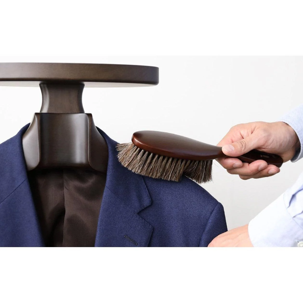 Nakata Hanger Natural Bristle Clothes Brush with Beech Wood Handle - Image 4