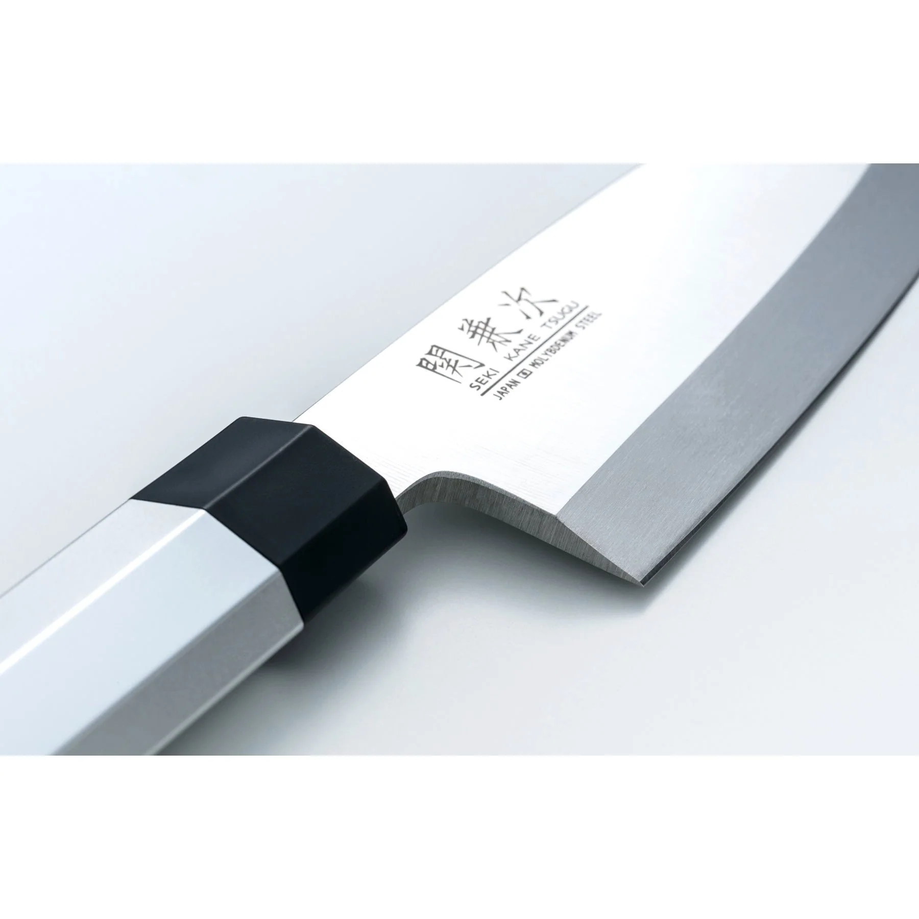 Seki Kanetsugu Single Edged Japanese Deba Knife with Aluminum Handle 165mm - Image 3