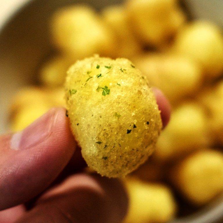 Yaokin Cabbage Taro Aonori Puffcorn Snack (Pack of 30 Bags) - Image 3